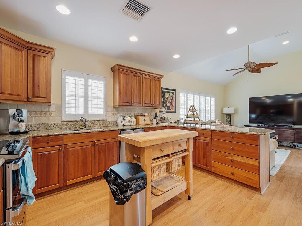 143 Edgemere WAY S, NAPLES FL 34105-7