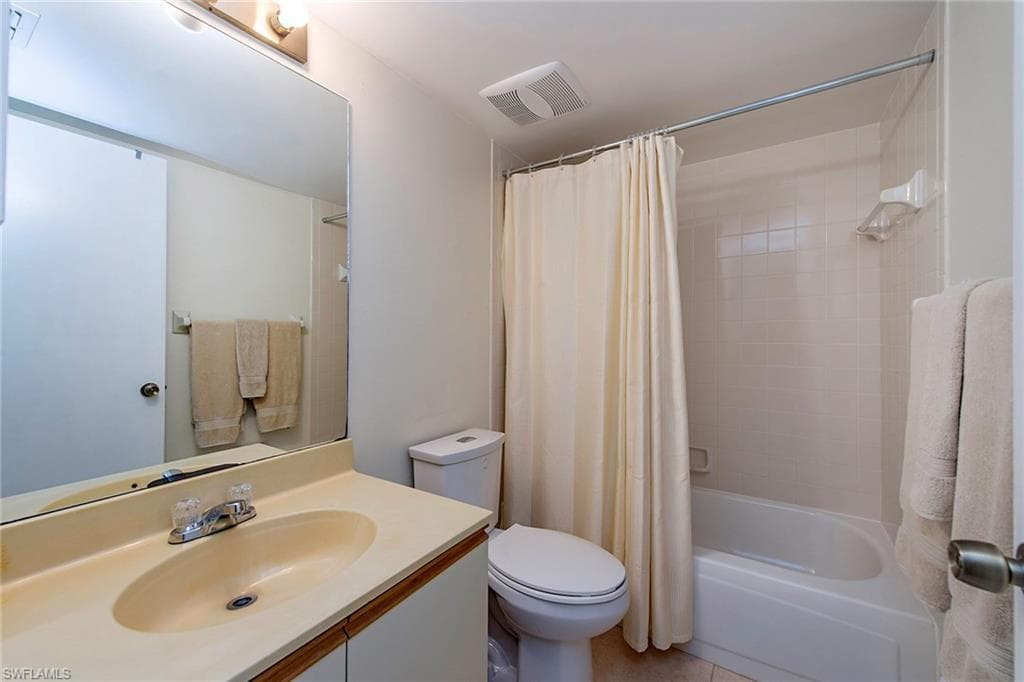 1290 Yesica Ann CIR # 105, NAPLES FL 34110-8