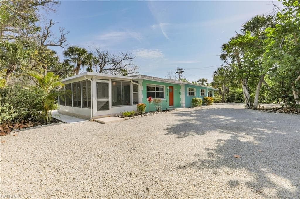 1012/1014 E Gulf DR, SANIBEL FL 33957-1