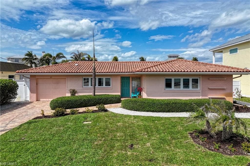 309 Madison CT, FORT MYERS BEACH FL 33931-1