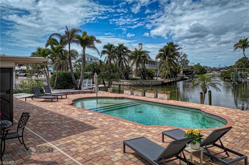 309 Madison CT, FORT MYERS BEACH FL 33931-8