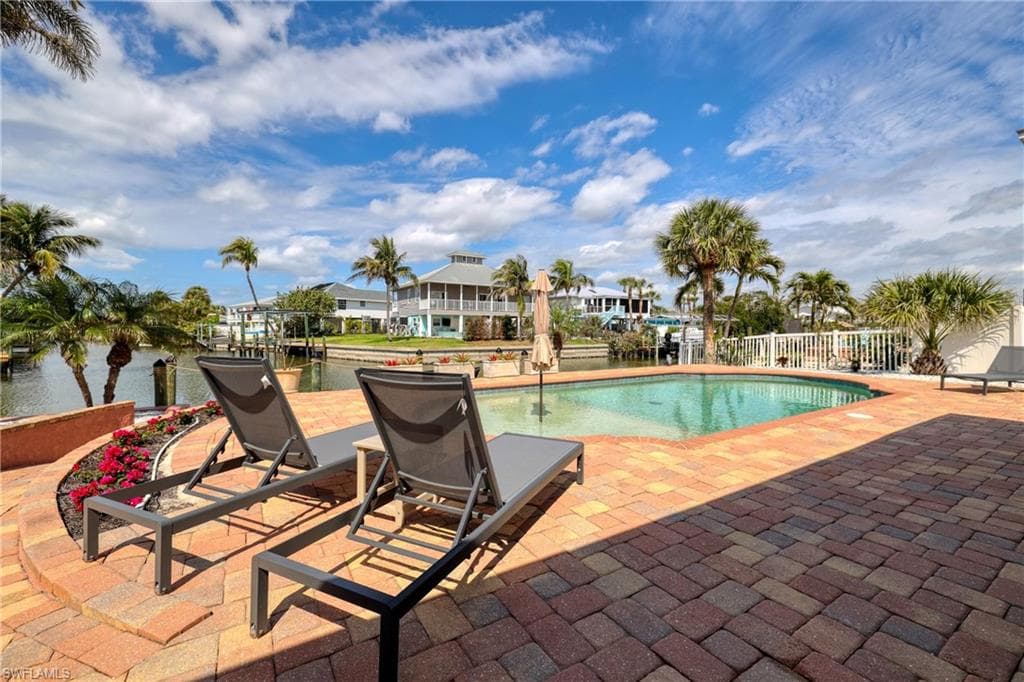 309 Madison CT, FORT MYERS BEACH FL 33931-7