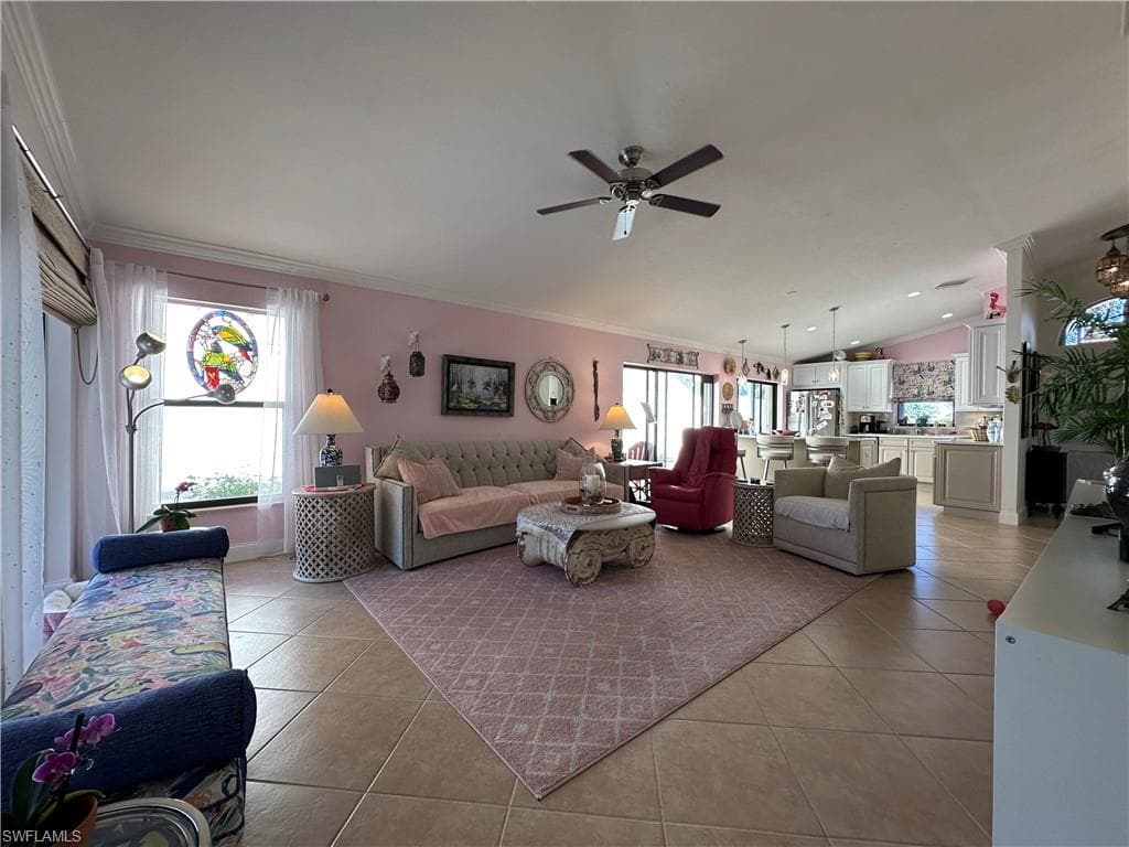 1315 Naples Lake DR, NAPLES FL 34104-5