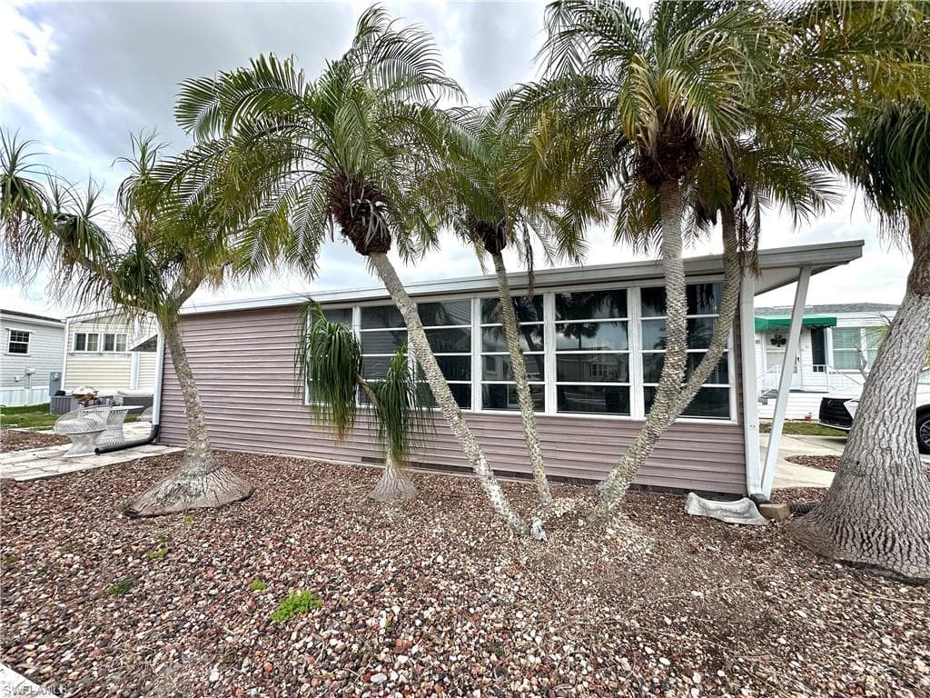 4711 Pilgrims WAY W, ESTERO FL 33928-2