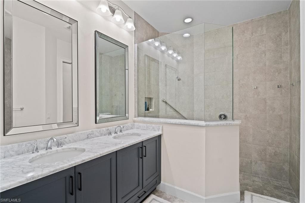 6879 Saona CT, NAPLES FL 34113-32