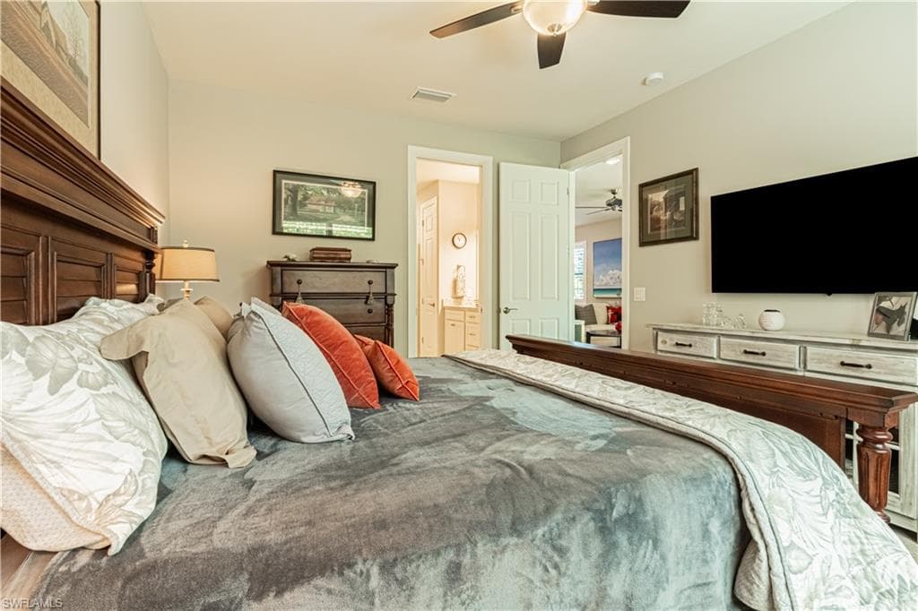 7658 Jacaranda LN, NAPLES FL 34114-21