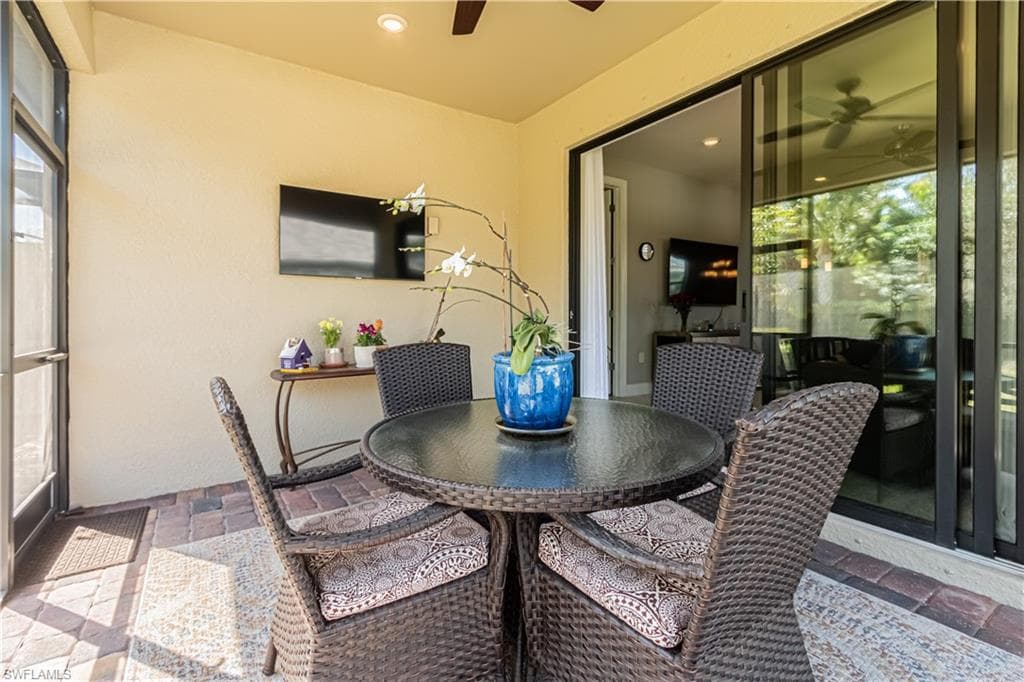 7658 Jacaranda LN, NAPLES FL 34114-31