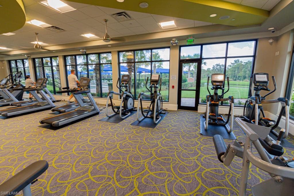 7658 Jacaranda LN, NAPLES FL 34114-37