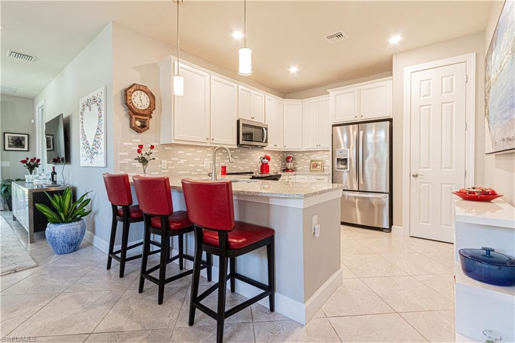 7658 Jacaranda LN, NAPLES FL 34114-9