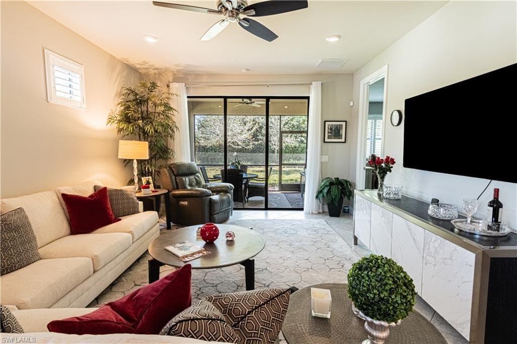 7658 Jacaranda LN, NAPLES FL 34114-17