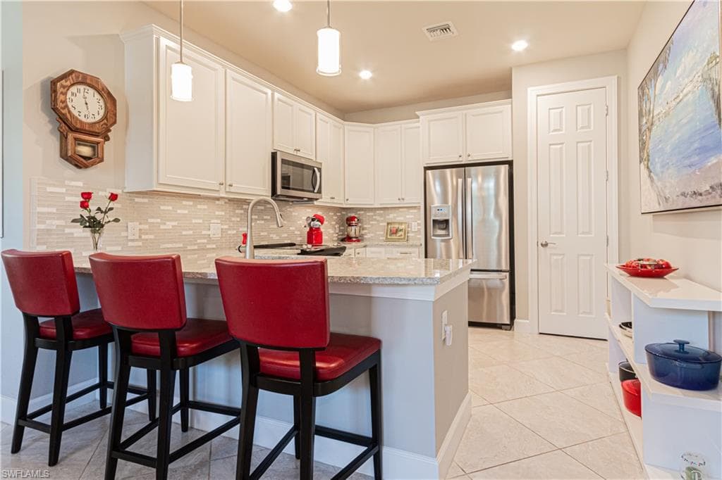 7658 Jacaranda LN, NAPLES FL 34114-10