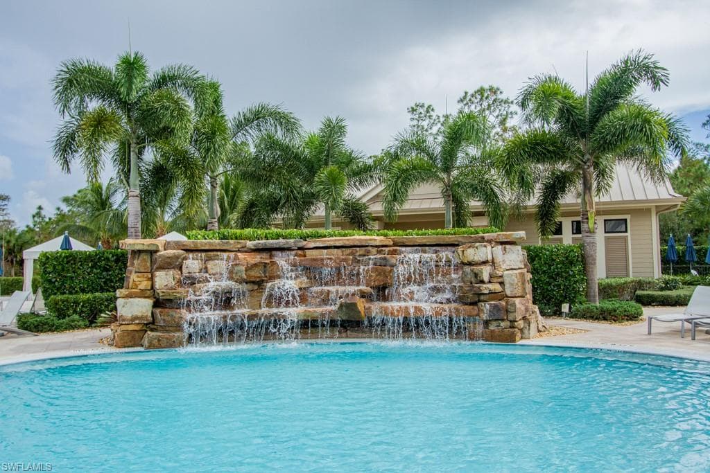 7658 Jacaranda LN, NAPLES FL 34114-38