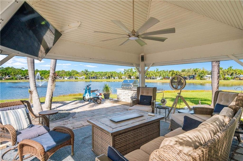 10211 Surfwood CT, FORT MYERS FL 33905-22