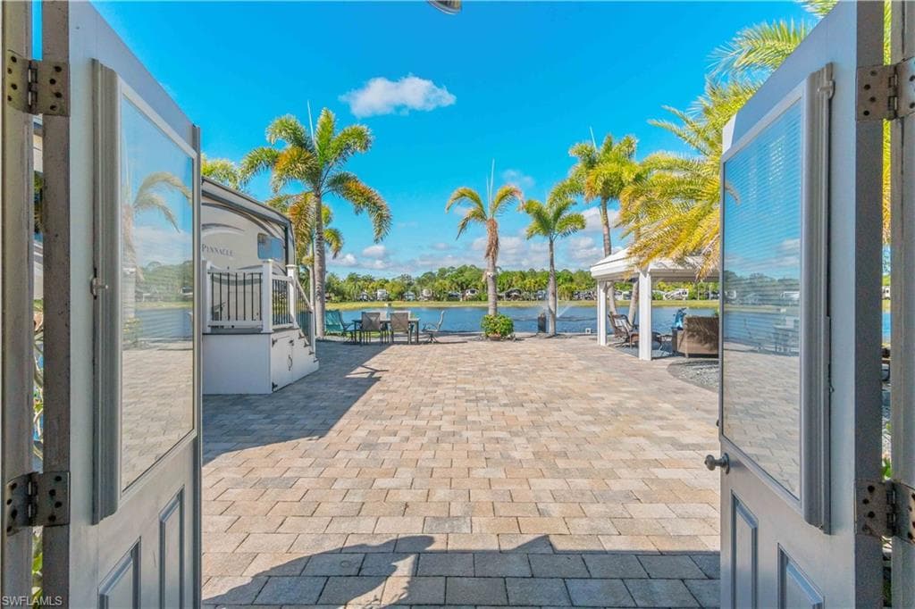 10211 Surfwood CT, FORT MYERS FL 33905-19