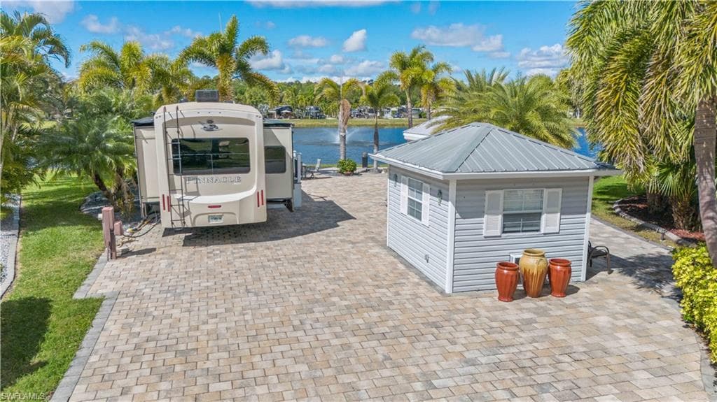 10211 Surfwood CT, FORT MYERS FL 33905-8