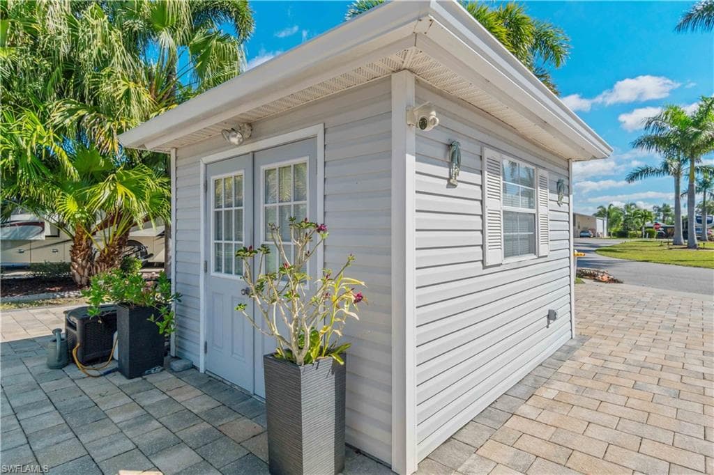 10211 Surfwood CT, FORT MYERS FL 33905-13