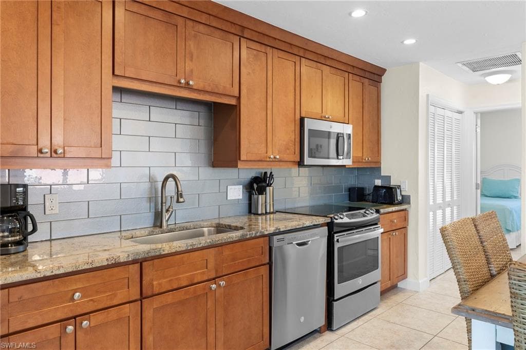 1811 Olde Middle Gulf DR # 1, SANIBEL FL 33957-5