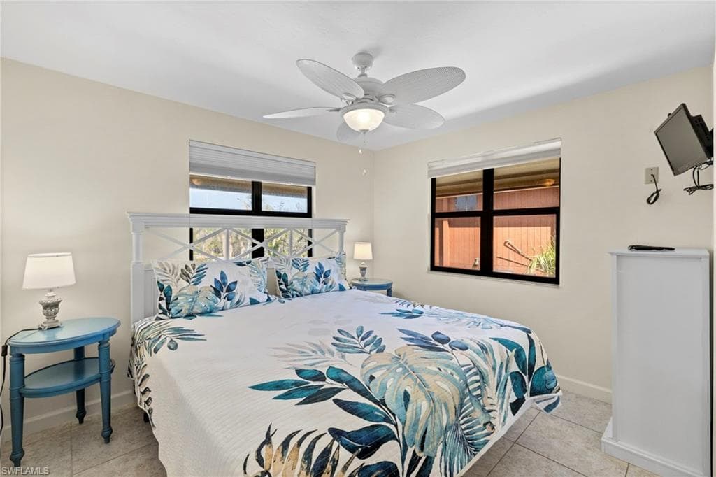 1811 Olde Middle Gulf DR # 1, SANIBEL FL 33957-15