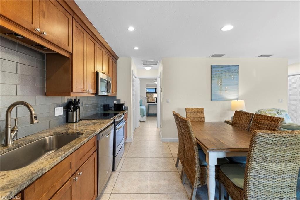 1811 Olde Middle Gulf DR # 1, SANIBEL FL 33957-6