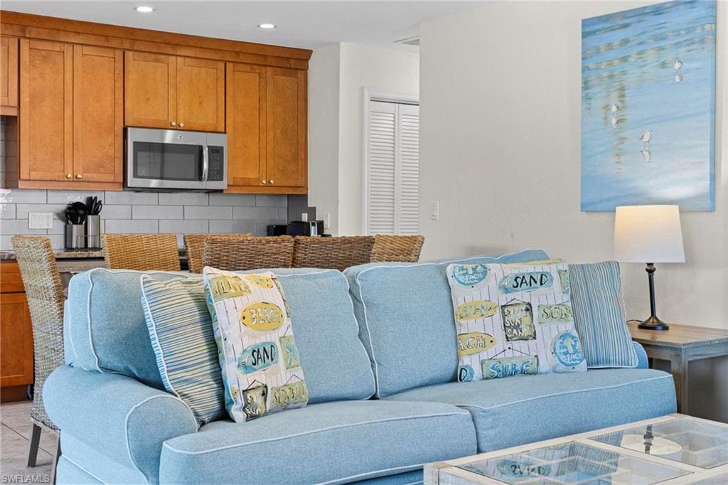 1811 Olde Middle Gulf DR # 1, SANIBEL FL 33957-9