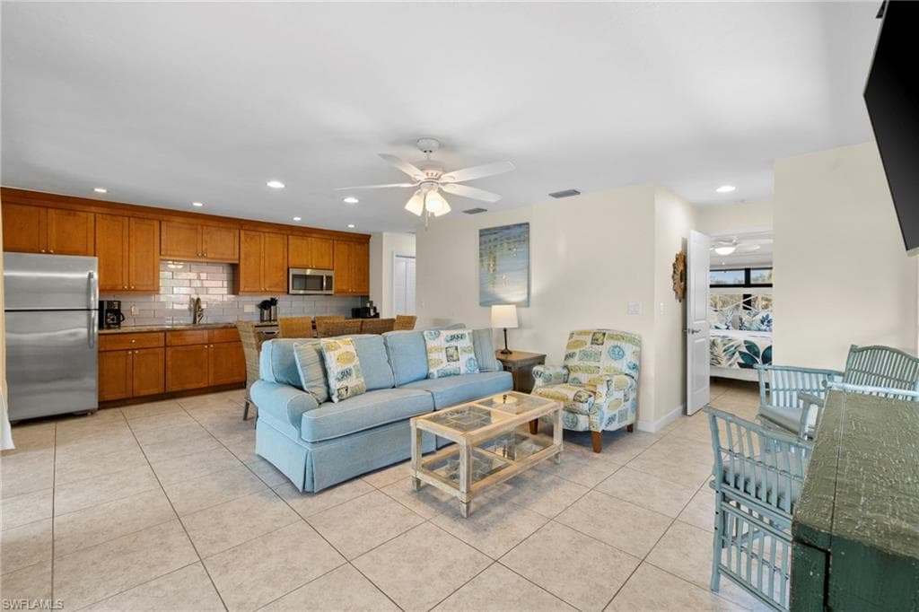 1811 Olde Middle Gulf DR # 1, SANIBEL FL 33957-3