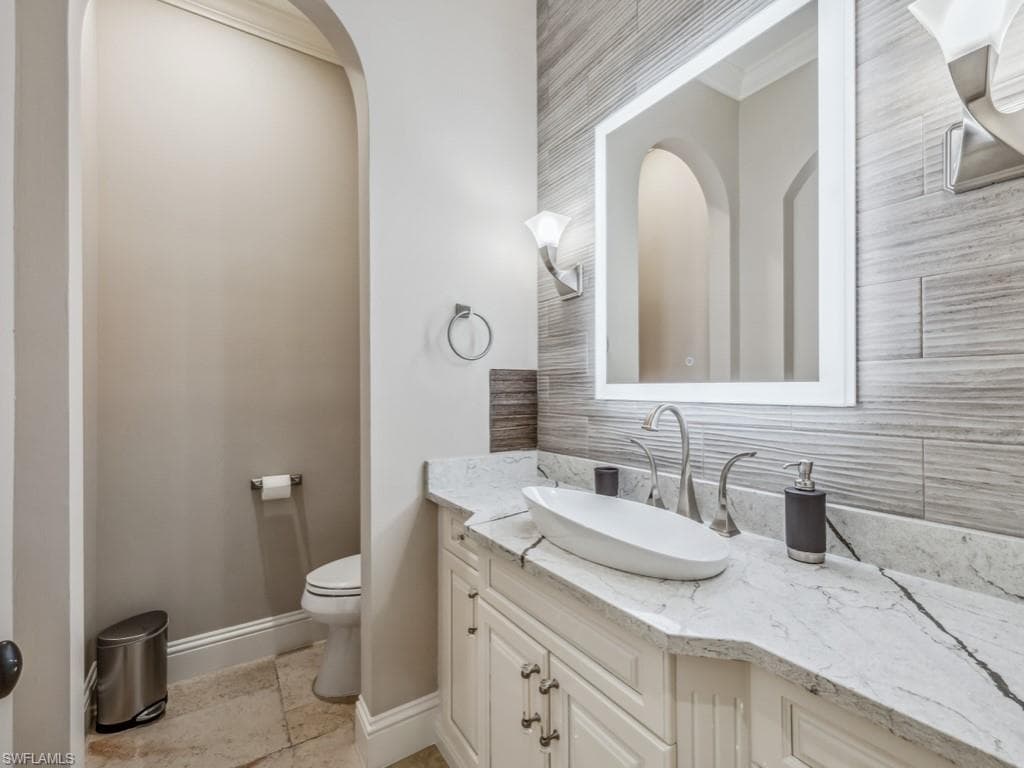 16509 Cellini LN-19