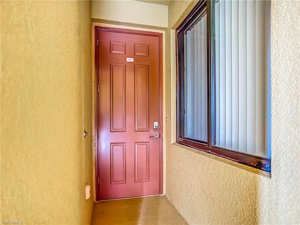 9715 Acqua CT # 127, NAPLES FL 34113-5