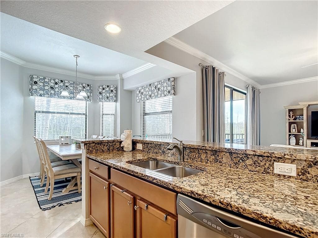 9715 Acqua CT # 127, NAPLES FL 34113-13