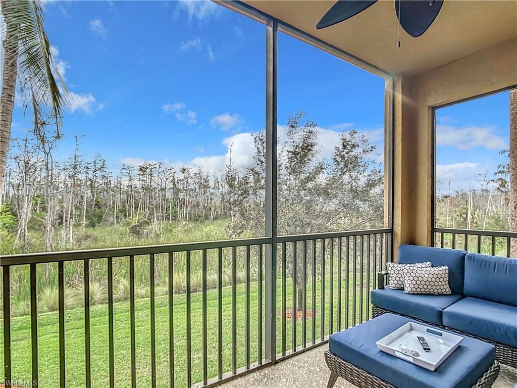 9715 Acqua CT # 127, NAPLES FL 34113-44