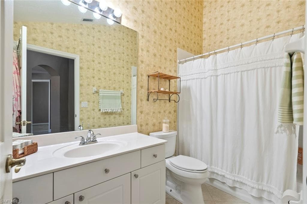 28621 Carriage Home DR # 204, BONITA SPRINGS FL 34134-13