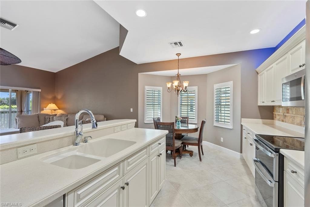 28621 Carriage Home DR # 204, BONITA SPRINGS FL 34134-18