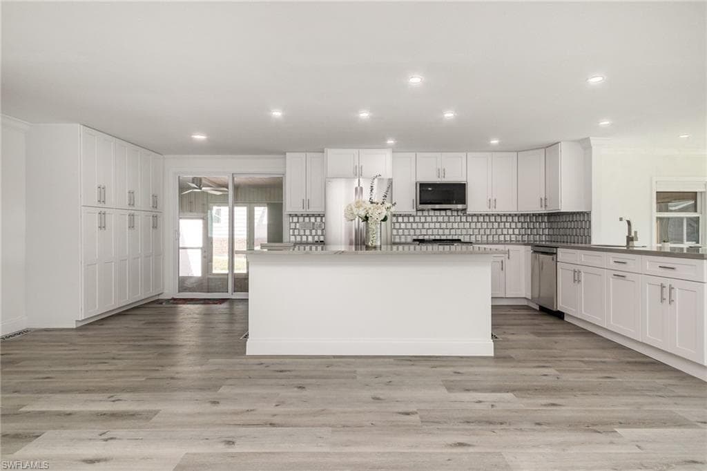 11181 Azalea LN, FORT MYERS BEACH FL 33931-26