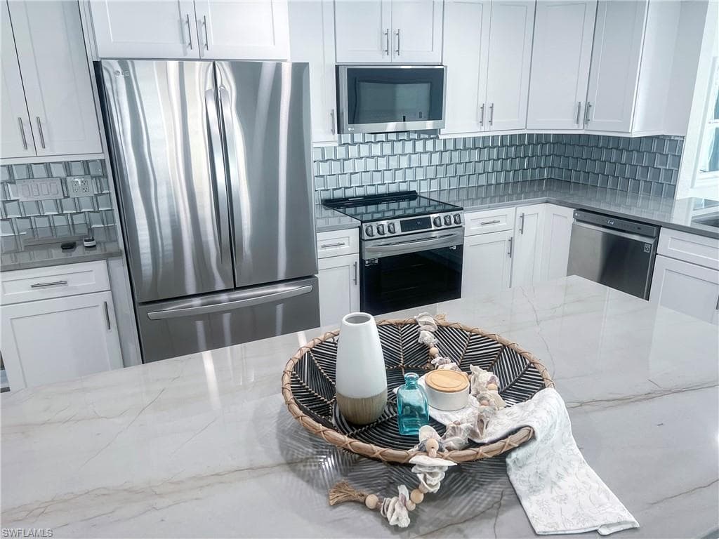 11181 Azalea LN, FORT MYERS BEACH FL 33931-7