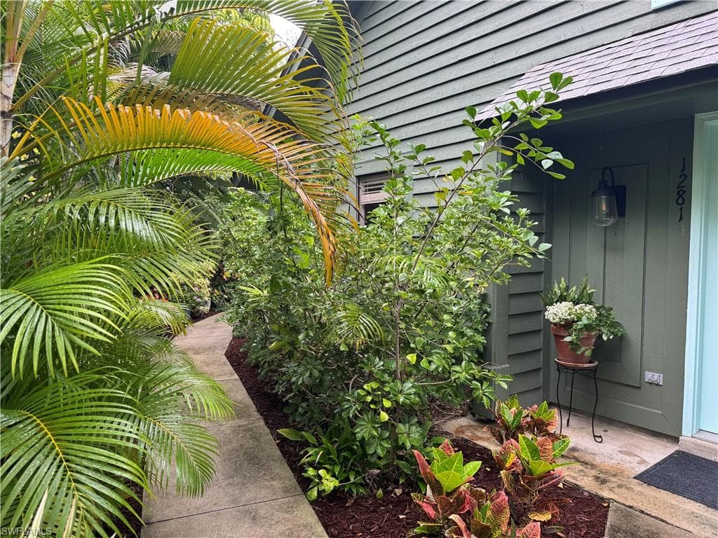 1281 Solana RD, NAPLES FL 34103-1