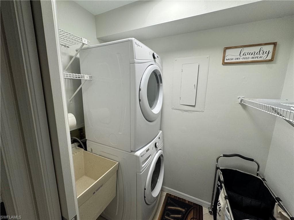 1281 Solana RD, NAPLES FL 34103-29