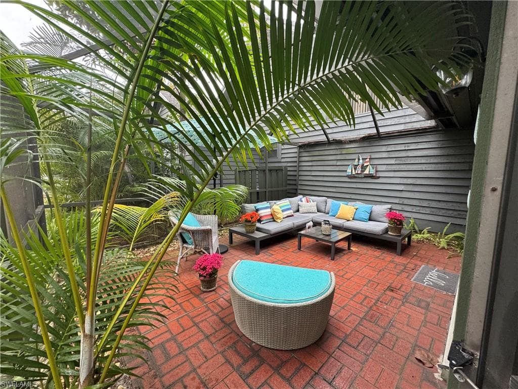 1281 Solana RD, NAPLES FL 34103-9