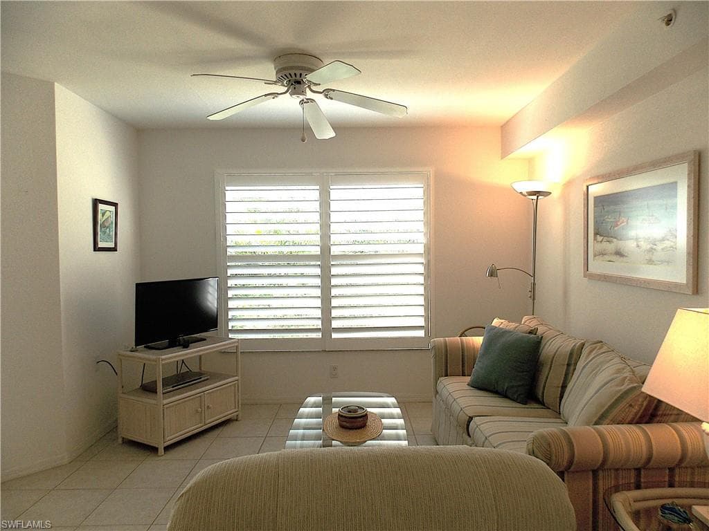 15475 Cedarwood LN # 104, NAPLES FL 34110-9