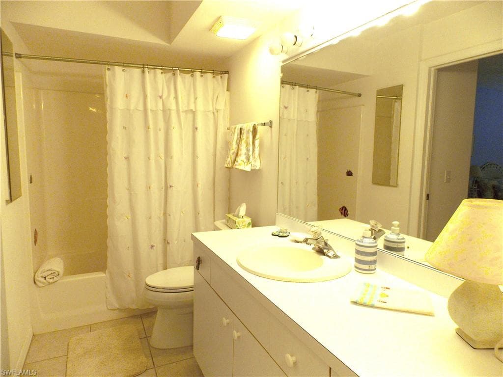 15475 Cedarwood LN # 104, NAPLES FL 34110-20