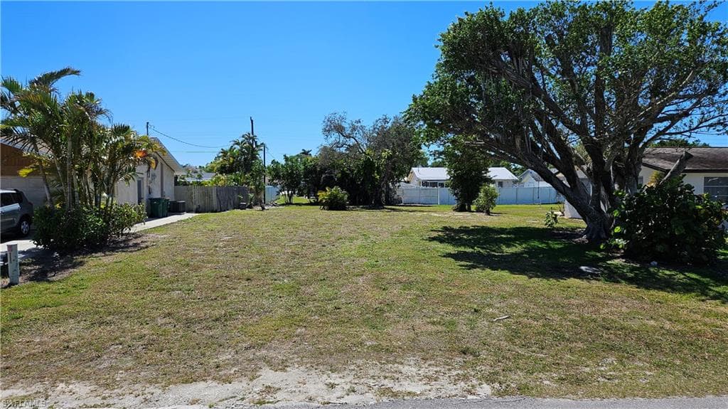 18 3rd ST, BONITA SPRINGS FL 34134-4