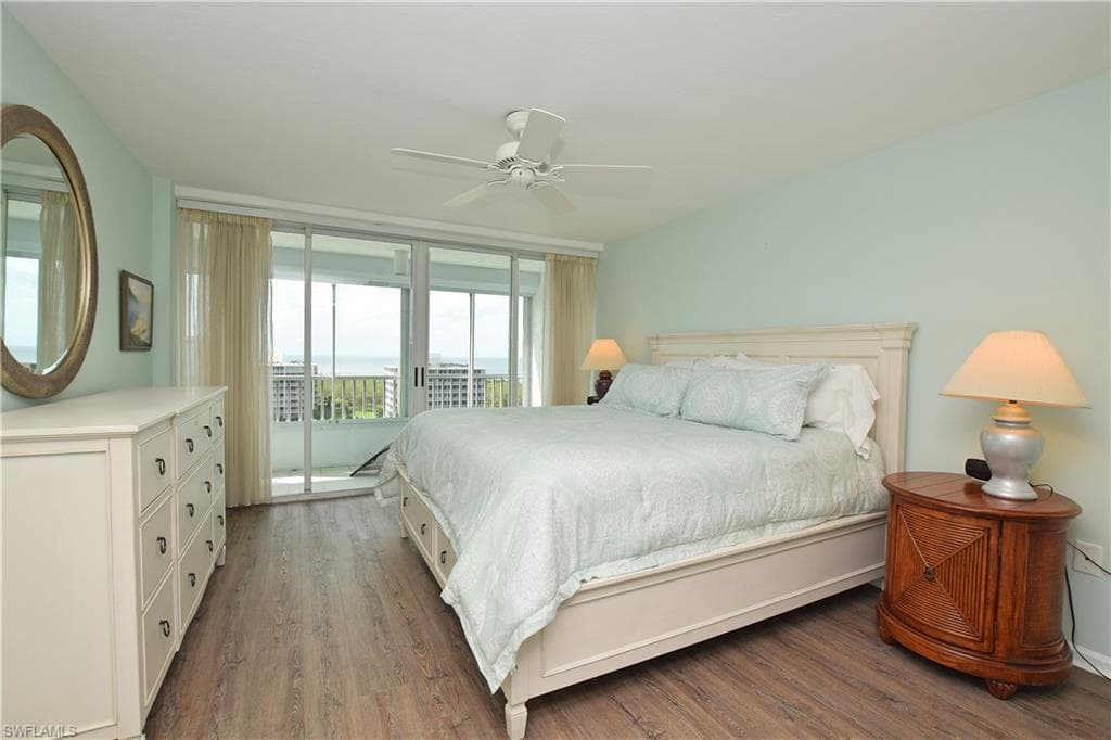 21 Bluebill AVE # 902, NAPLES FL 34108-22