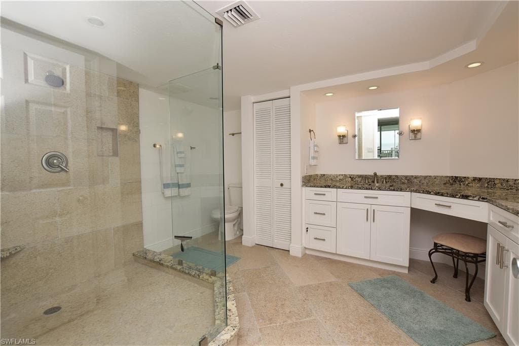 21 Bluebill AVE # 902, NAPLES FL 34108-26