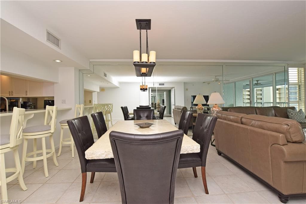 21 Bluebill AVE # 902, NAPLES FL 34108-15