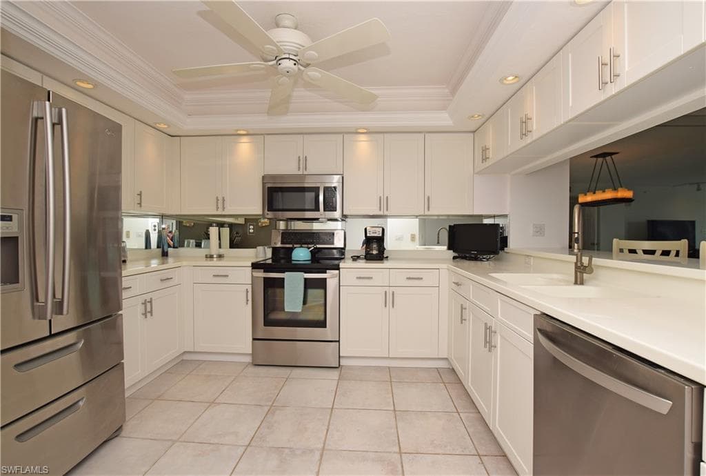 21 Bluebill AVE # 902, NAPLES FL 34108-11