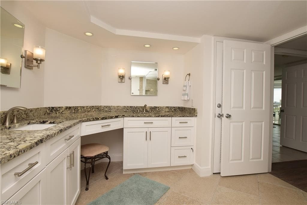 21 Bluebill AVE # 902, NAPLES FL 34108-27