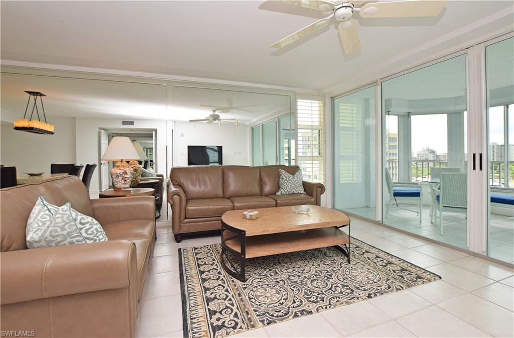 21 Bluebill AVE # 902, NAPLES FL 34108-19