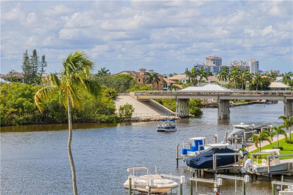 21 Bluebill AVE # 902, NAPLES FL 34108-8