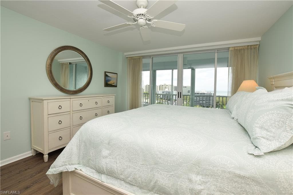 21 Bluebill AVE # 902, NAPLES FL 34108-23