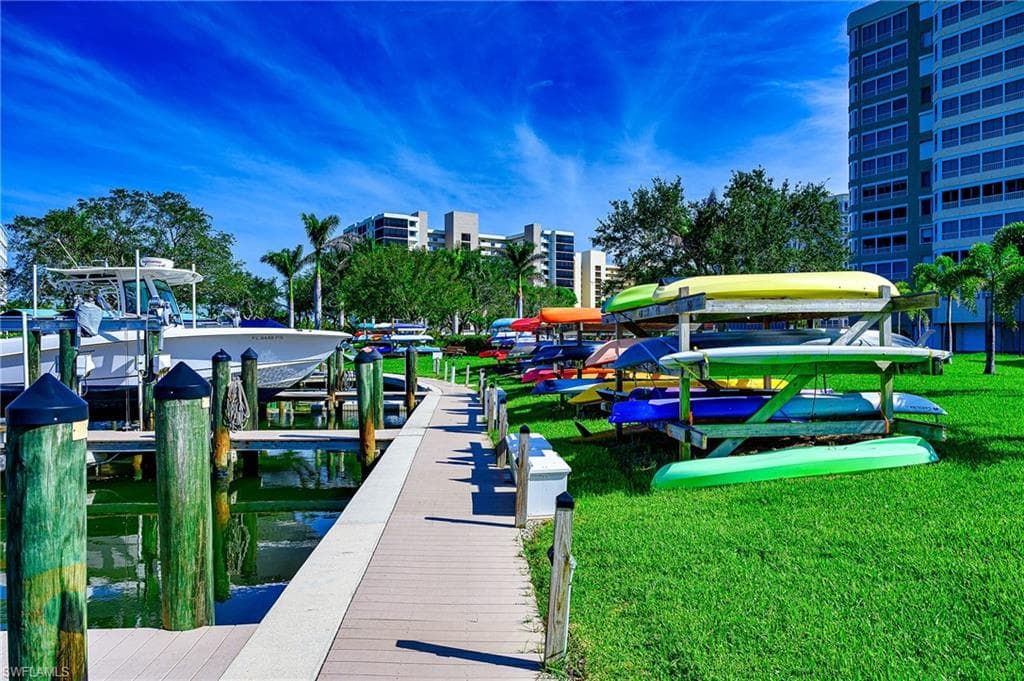 21 Bluebill AVE # 902, NAPLES FL 34108-37