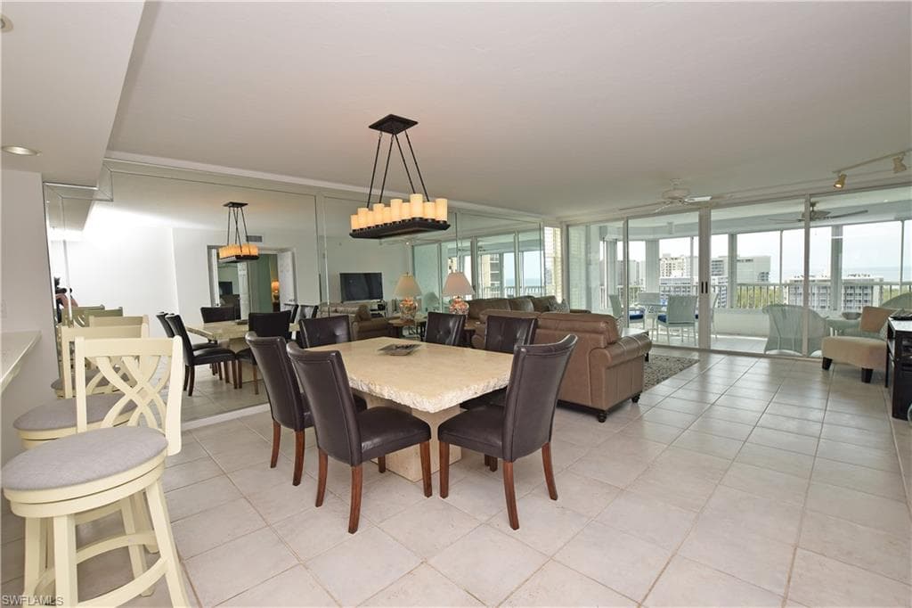 21 Bluebill AVE # 902, NAPLES FL 34108-13