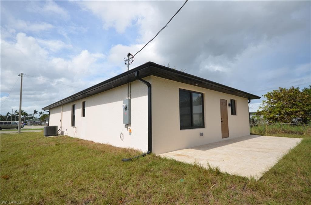 2188 Barker BLVD, FORT MYERS FL 33916-26